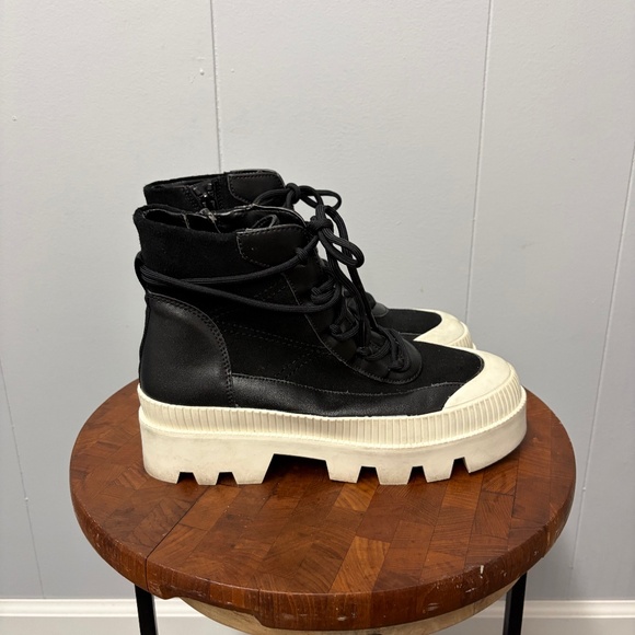 Gianni Bini Black Wander-Lust Lug Sole  Women's Platform Bootie Hightop Size 8M - Picture 1 of 10